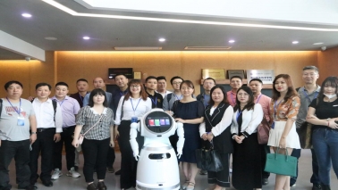 人工智能与智能产业化高级研修班参访中国科学院深圳先进技术研究院